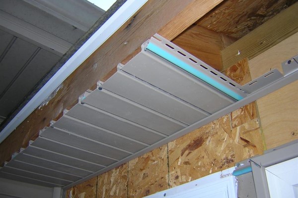 Installing soffit Installing soffit